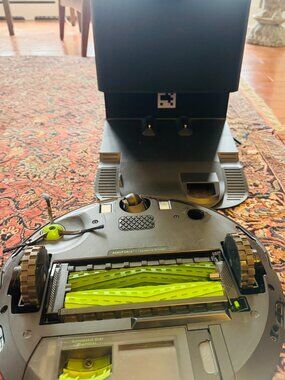 iRobot Roomba j7, auto-emptying, great for pet fur!  Used just twice.